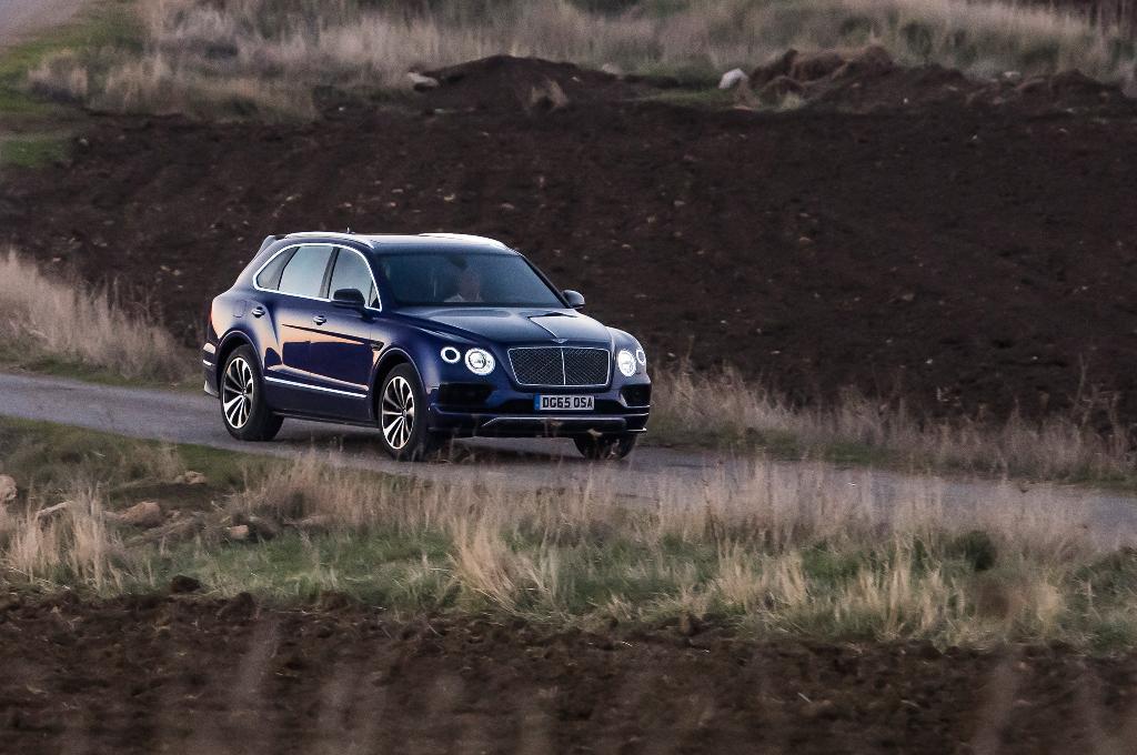 733682BENTAYGA0050.jpg