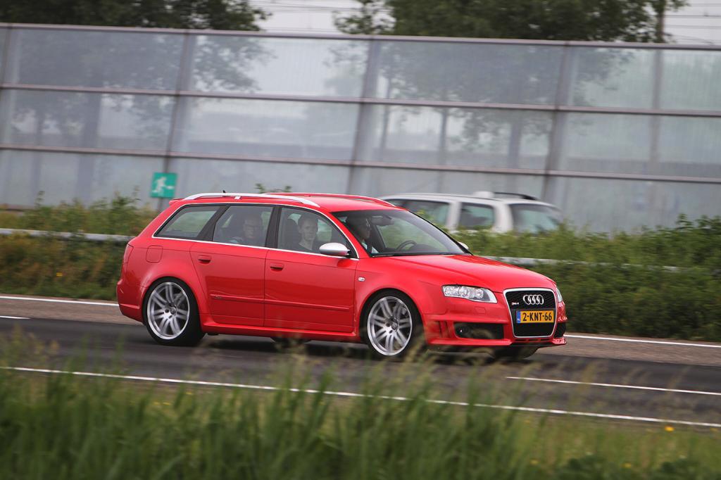733822AUDIRS42630.jpg