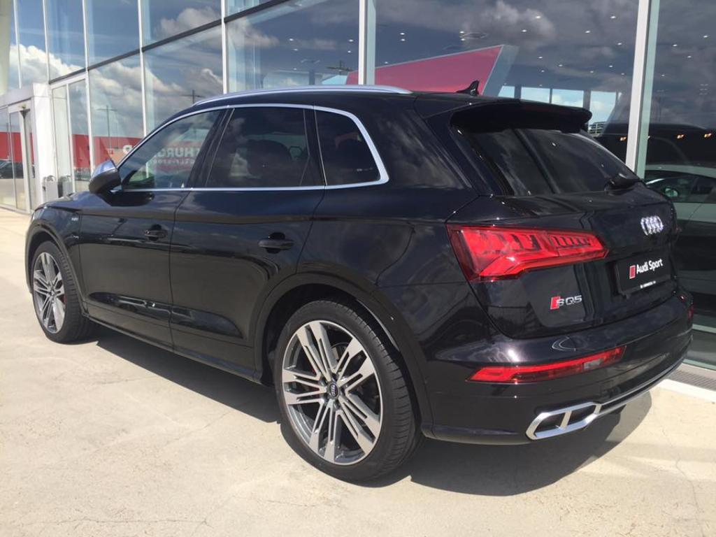 735435AUDISQ5B90250.jpg