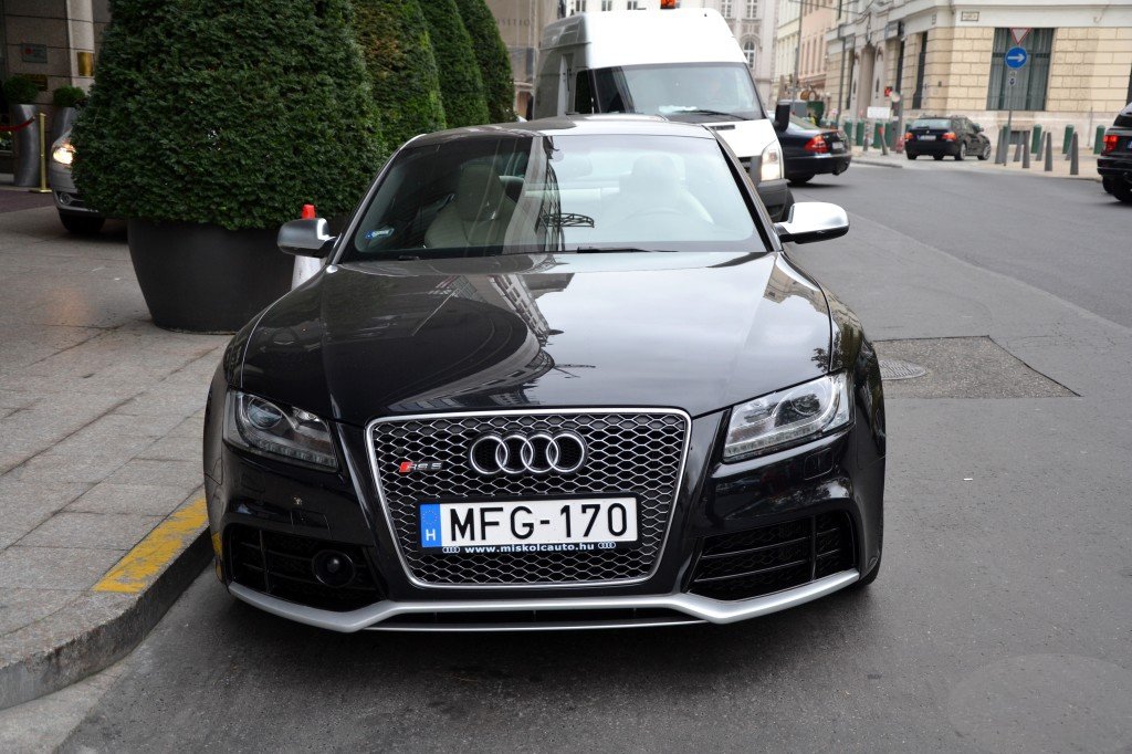 738903AUDIRS5709.jpg