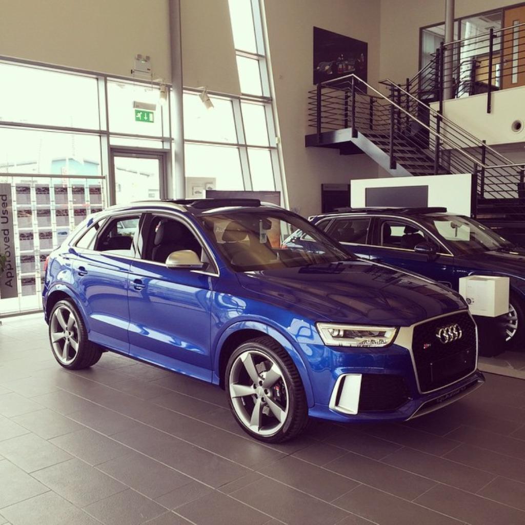 739905RSQ31202.jpg