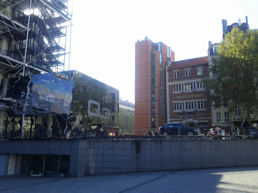 740683Q3ESQUIROU061.jpg