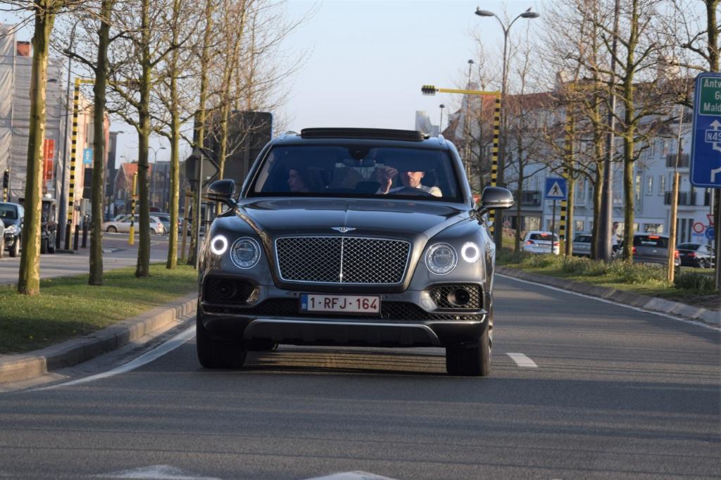 741564BENTAYGA0519.jpg