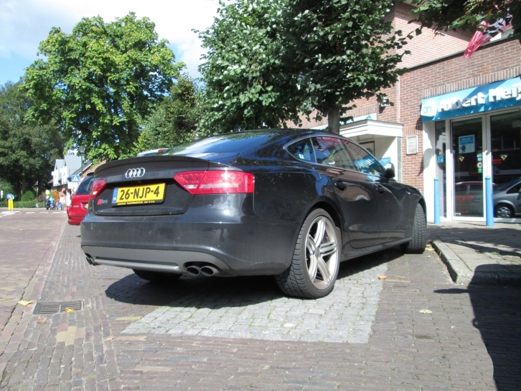 742234099S5SPORTBACK.jpg