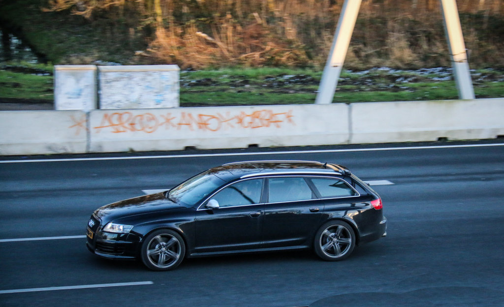 743908RS62062.jpg