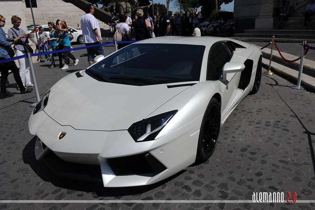 744135040LAMBORGHINIAVENTADORESQUIROU.jpg