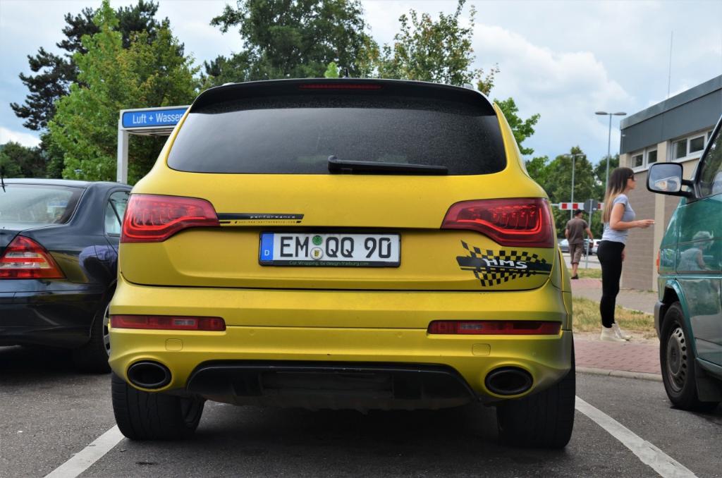 7455232218AUDIQ7V12.jpg