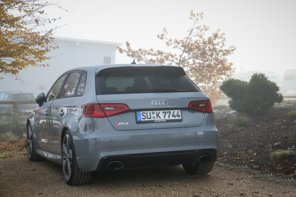 746041RS38V0676.jpg