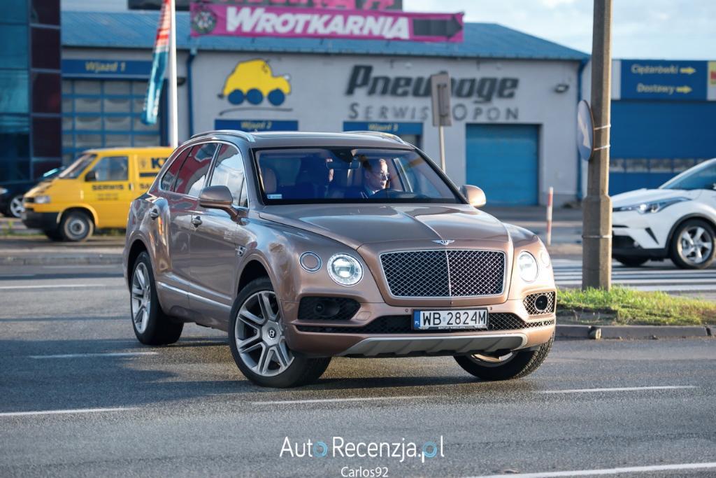 748260BENTAYGA0501.jpg