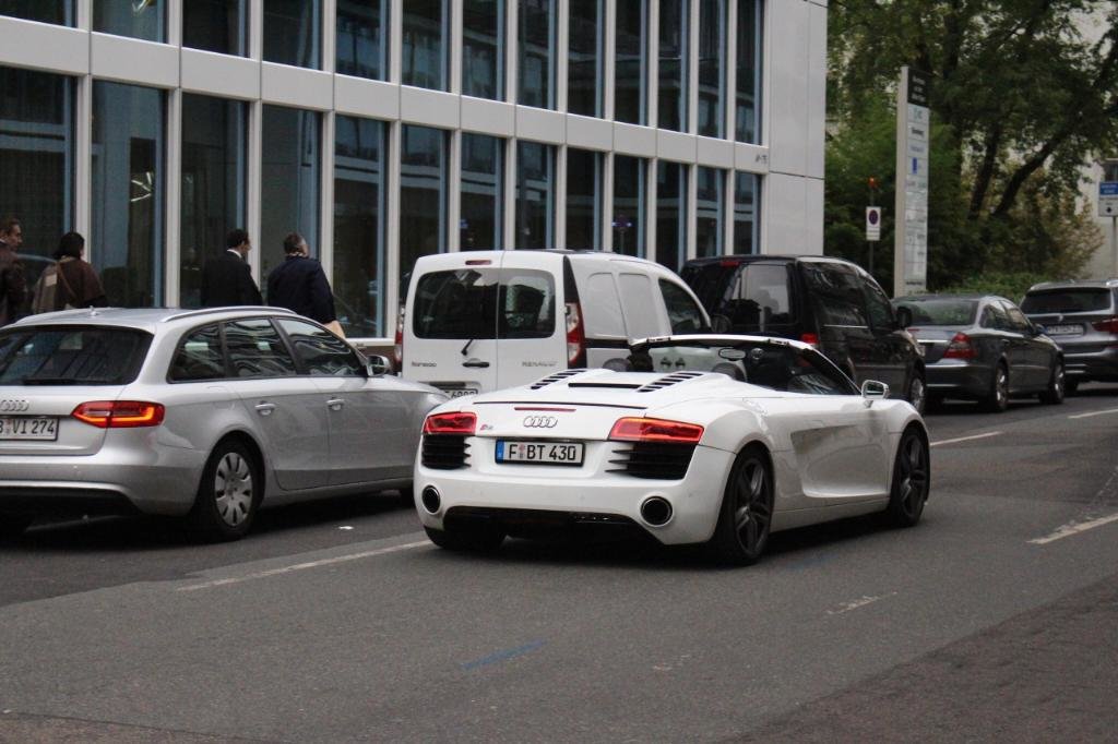 7485652856R8.jpg