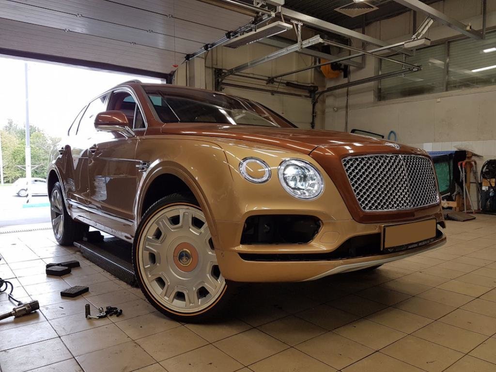 749119BENTAYGA0453.jpg