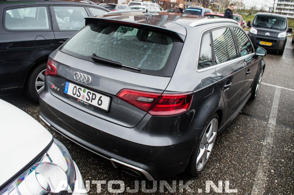 749713RS38V0971.jpg
