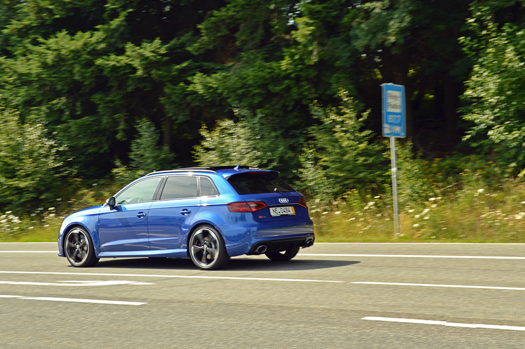 749778RS38V0414.jpg