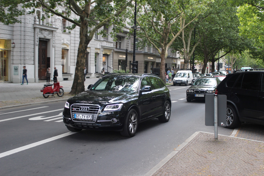 749818AUDISQ5765.jpg