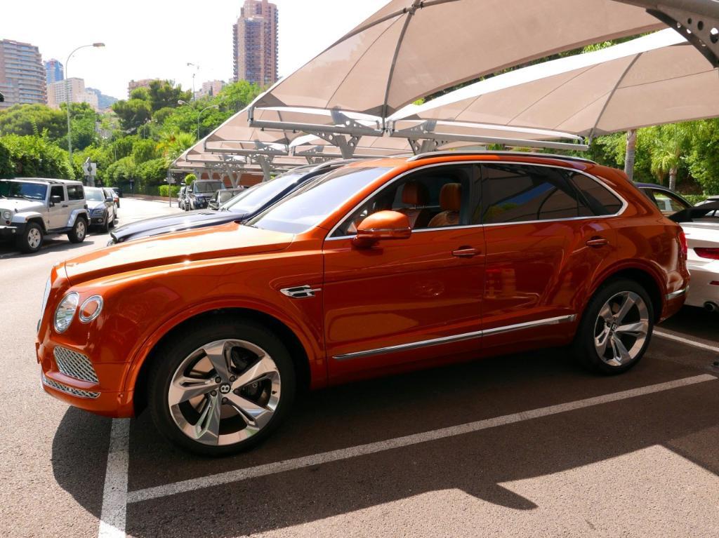 751345BENTAYGA0261.jpg
