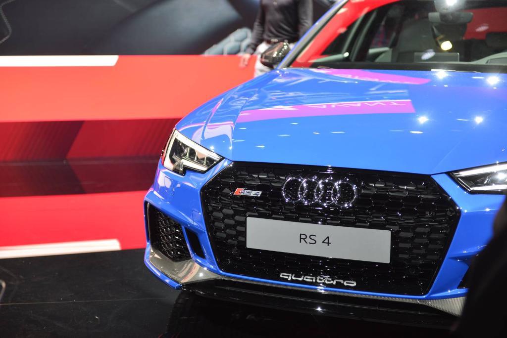 752705AUDIRS4B90060.jpg