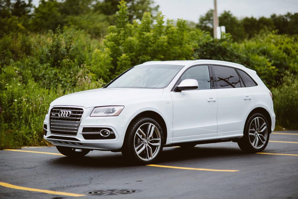 752746AUDISQ5705.jpg