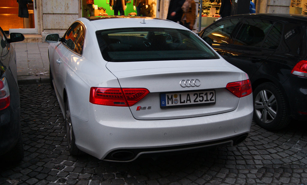 753405AUDIRS5661.jpg