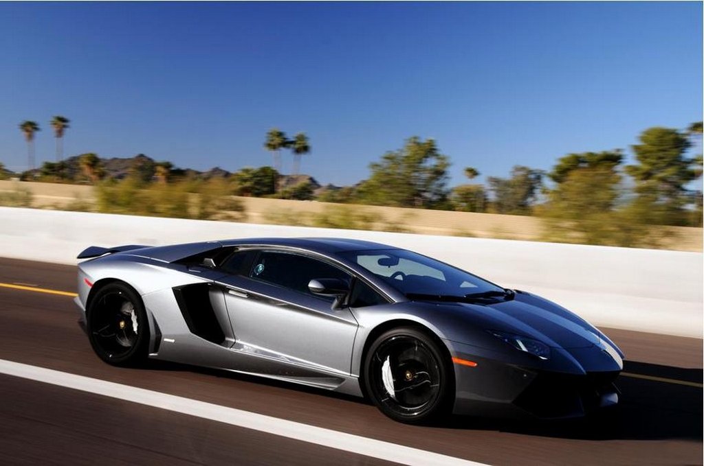 755020272LAMBORGHINIAVENTADORESQUIROU.jpg