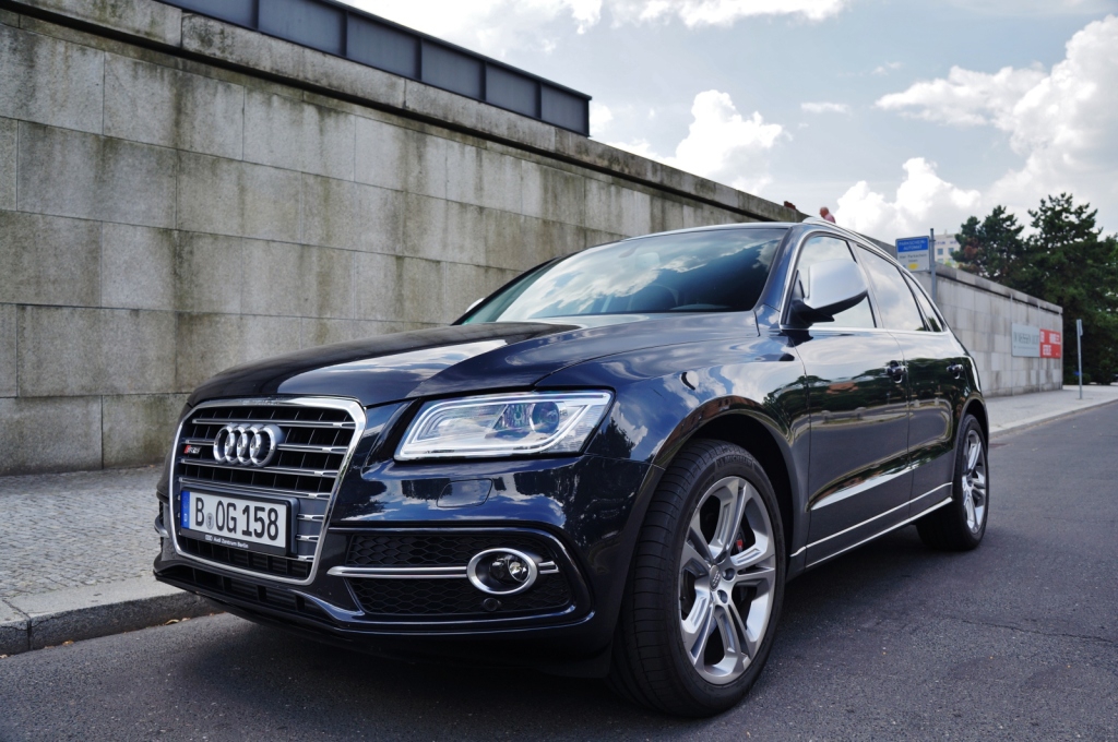 756765AUDISQ5745.jpg
