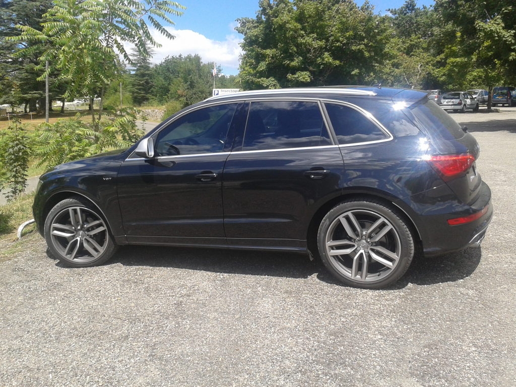 757270AUDISQ5840.jpg