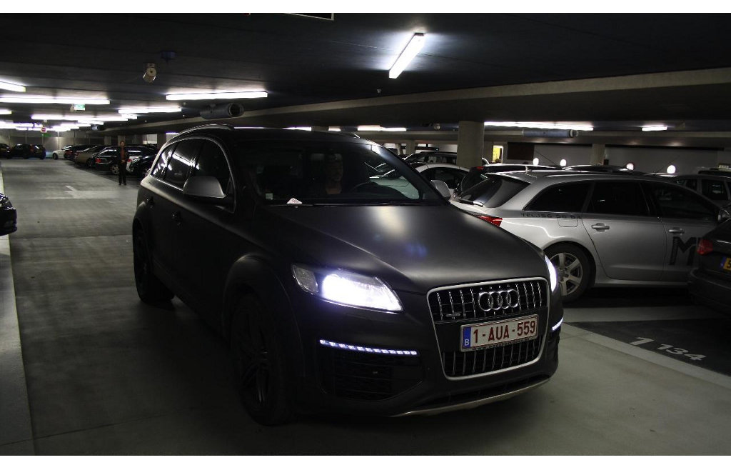 757894611Q7V12.jpg
