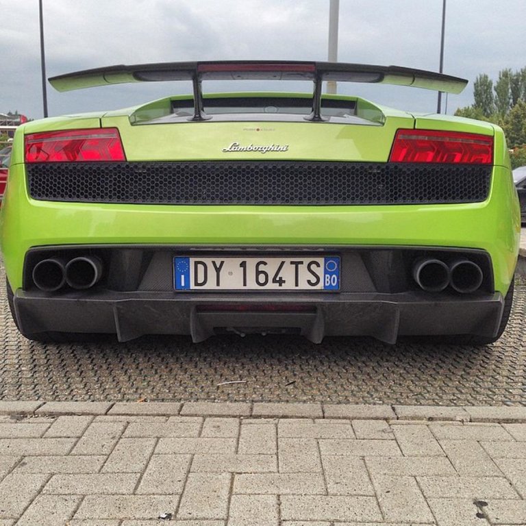 757958932LAMBORGHINI570.jpg
