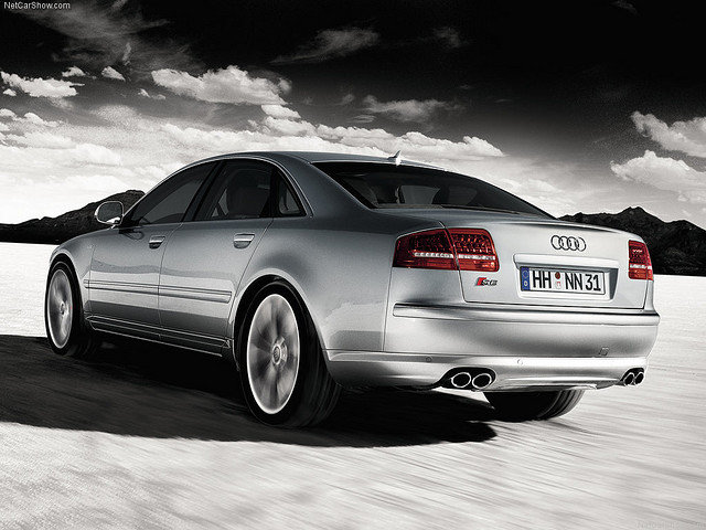 758339012S8ESQUIROU.jpg
