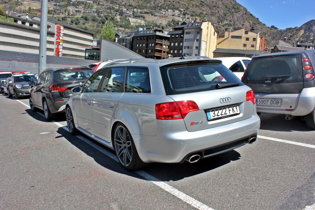 760796AUDIRS41180.jpg