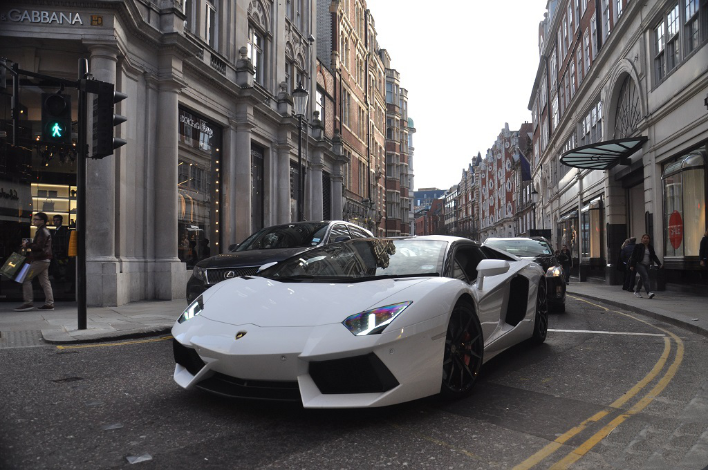 762240910LAMBORGHINIAVENTADOR.jpg
