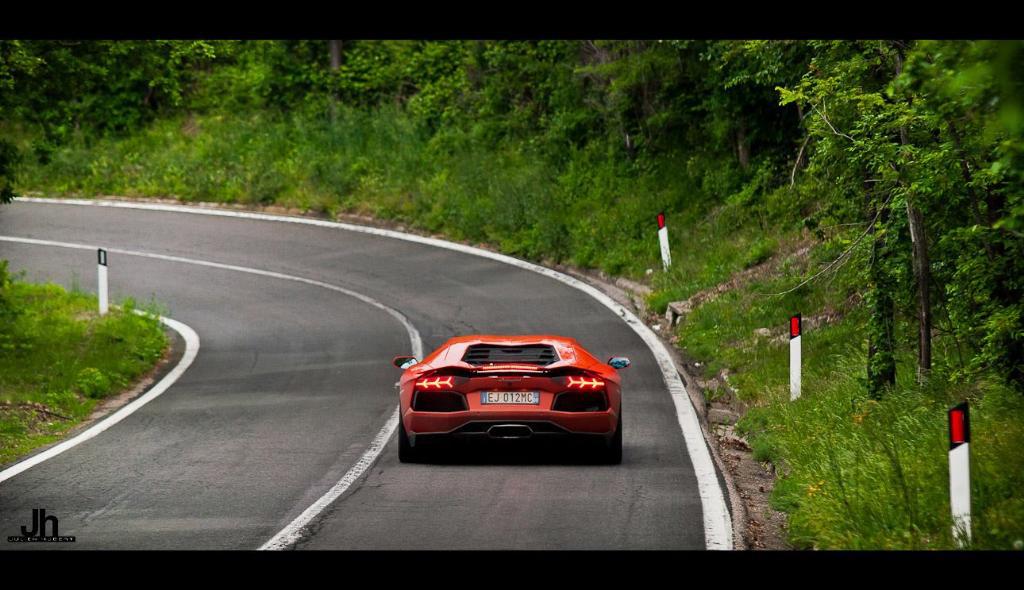 763783752LAMBORGHINIAVENTADOR.jpg