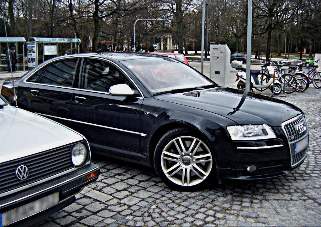 764036302S8ESQUIROU.jpg