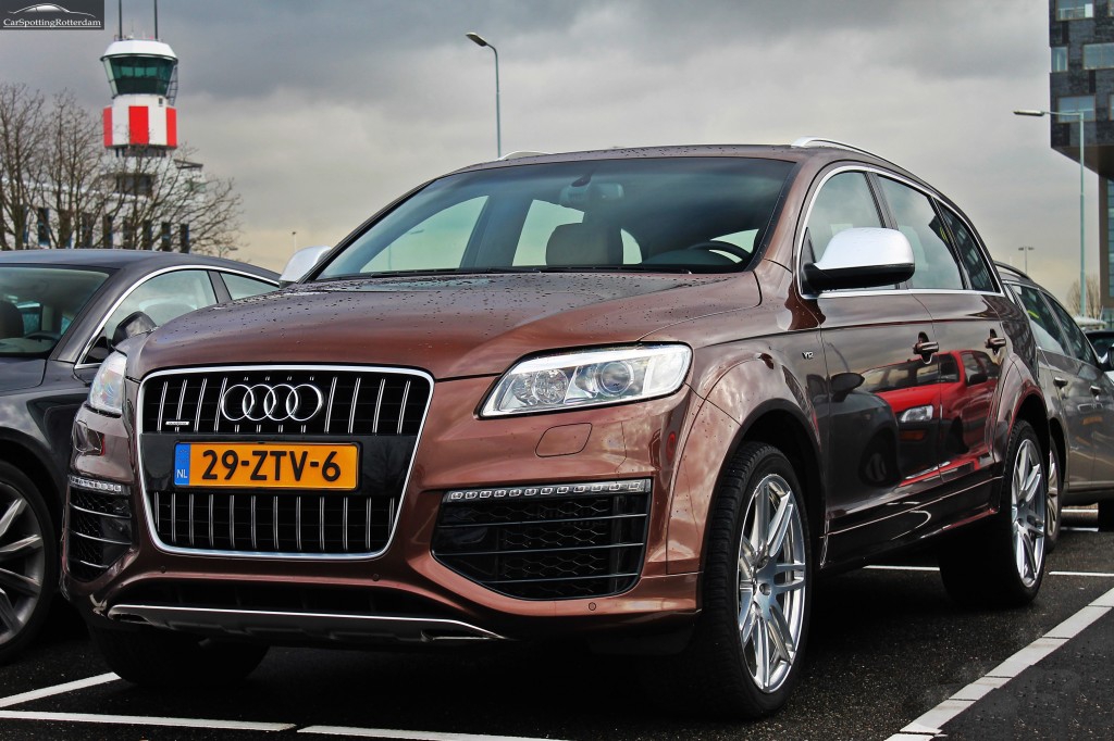 764448984Q7V12.jpg