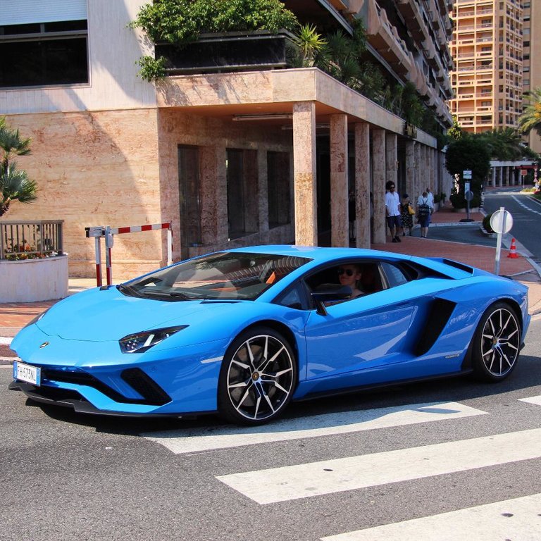 7661994267LAMBORGHINIAVENTADOR.jpg