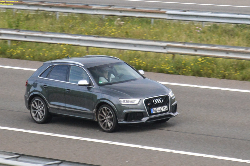 768501RSQ3667.jpg