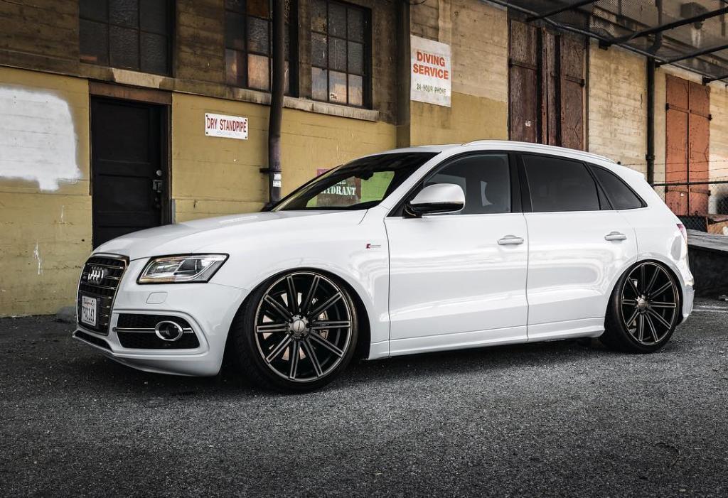 768702AUDISQ52211.jpg
