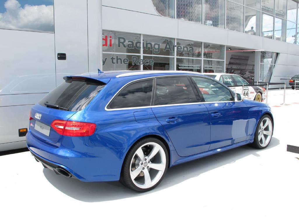 768711RS4B8ESQUIROU060.jpg