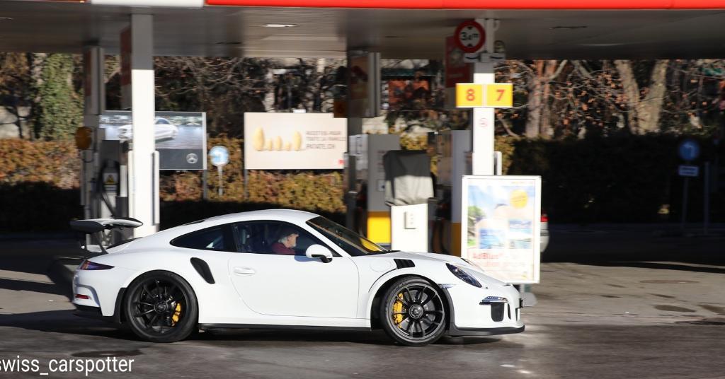 7704930666PORSCHE991GT3RS.jpg