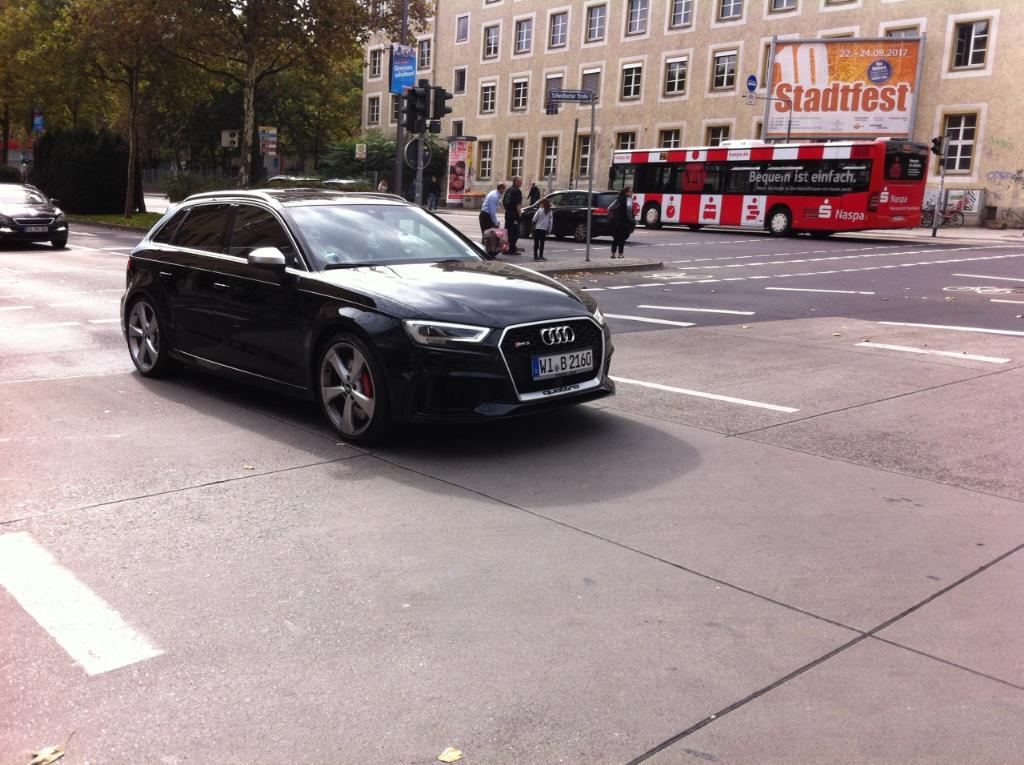 774226RS38V3198.jpg