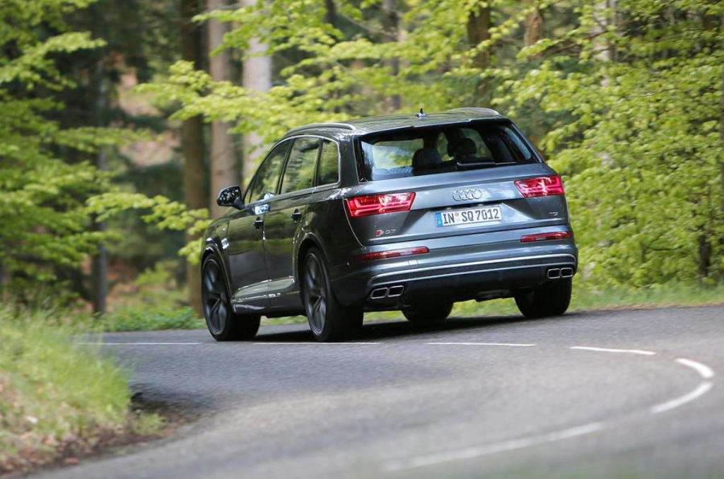 776716AUDISQ70103.jpg