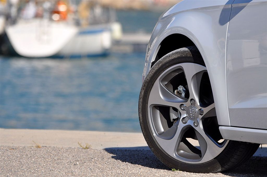776764audia1TDI150quattro06.jpg