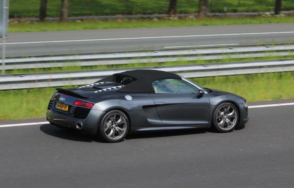 7782043645AUDIR8V10.jpg