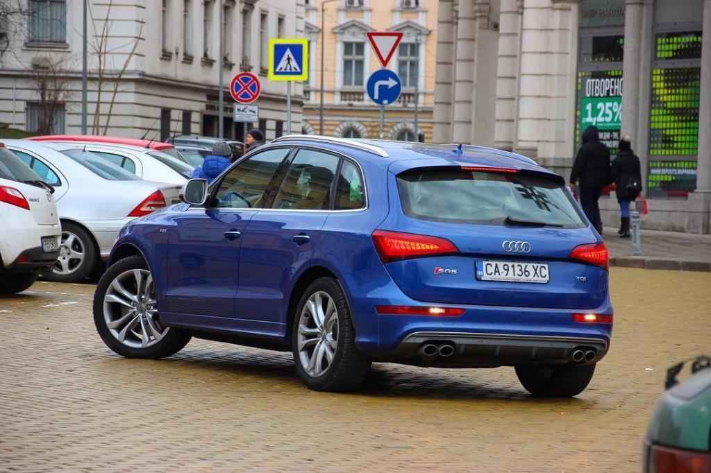 779072AUDISQ52260.jpg
