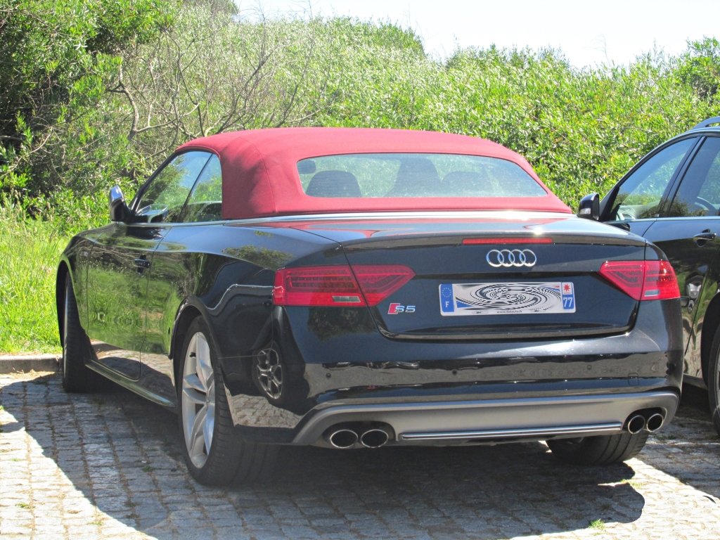779571898S5.jpg