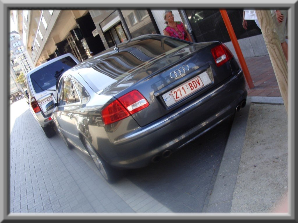 780383378S8ESQUIROU.jpg