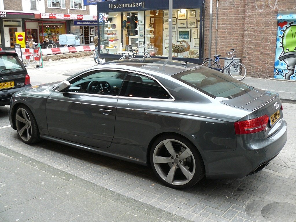781713AUDIRS5946.jpg
