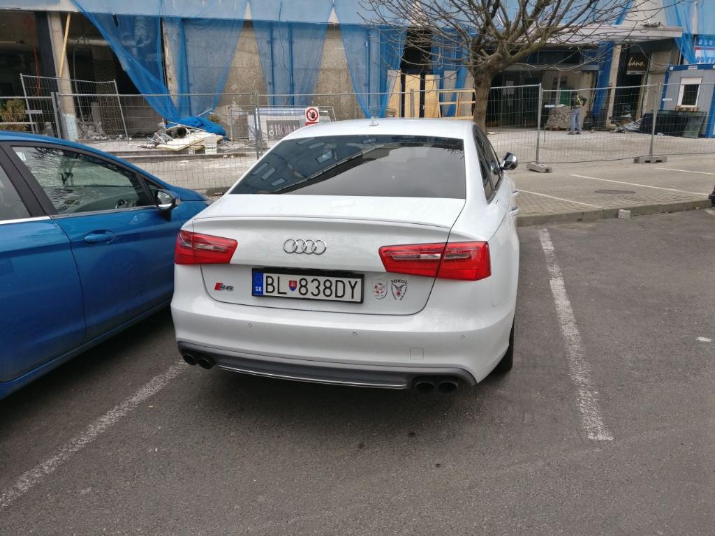 782377S6C72435.jpg