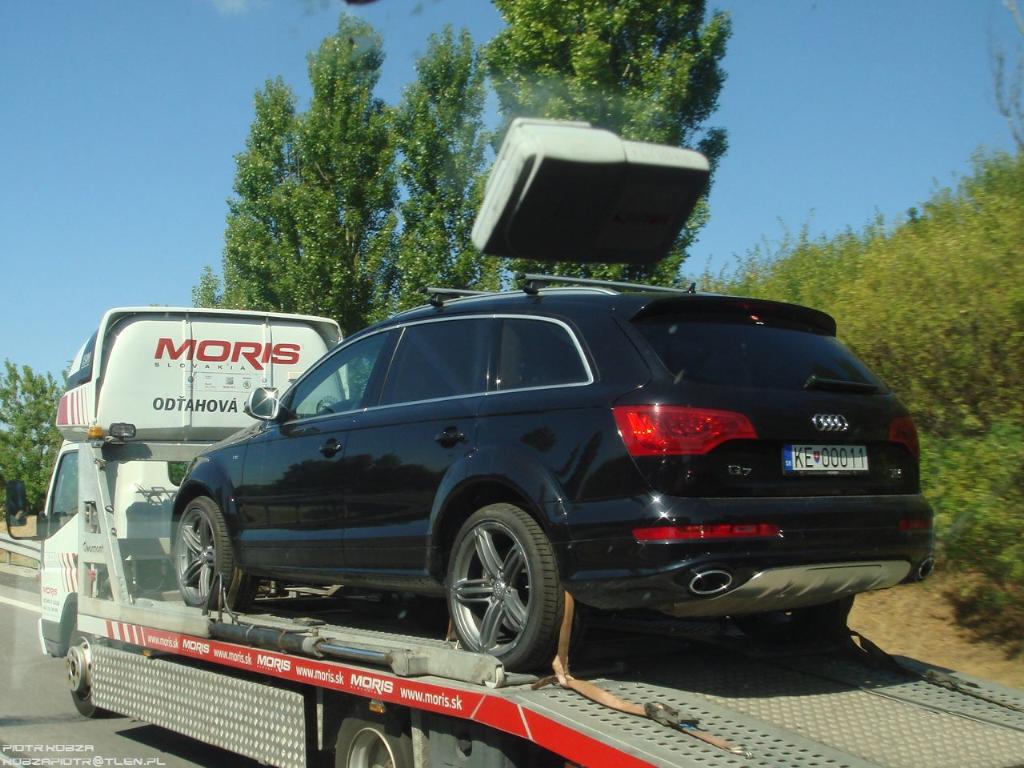 7829972208AUDIQ7V12.jpg
