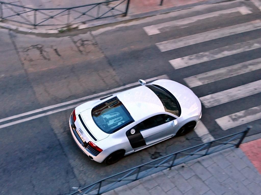 7852643883AUDIR8V10.jpg