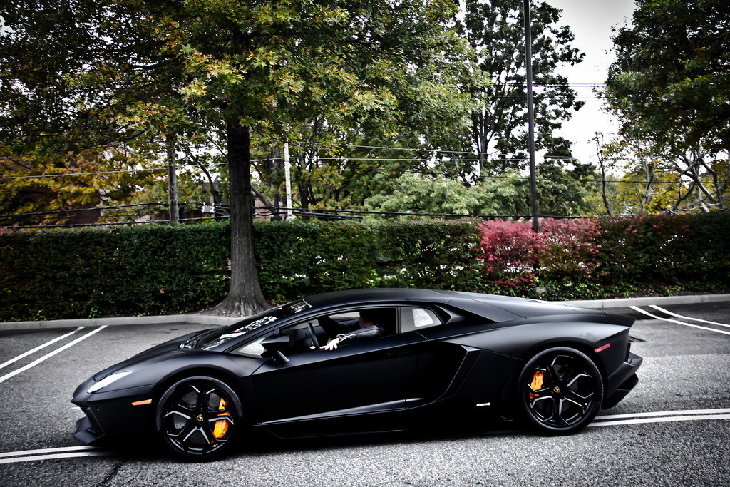 785330183LAMBORGHINIAVENTADORESQUIROU.jpg